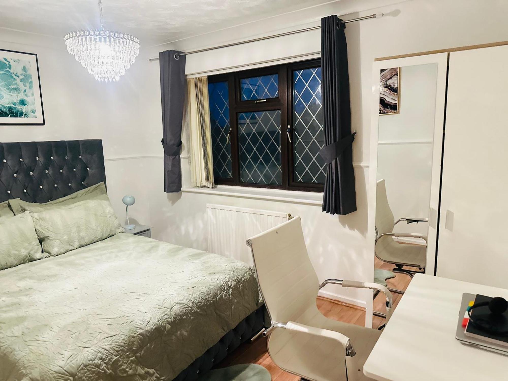 Home Away From Home Swindon Ngoại thất bức ảnh